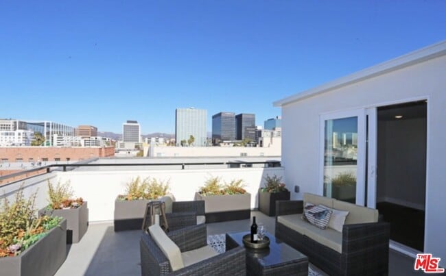 Photo - 837 S Harvard Blvd Unit 111