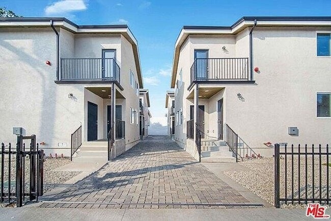 Photo - 14703-14711 Saticoy St Unit 14703 1/2 Saticoy St