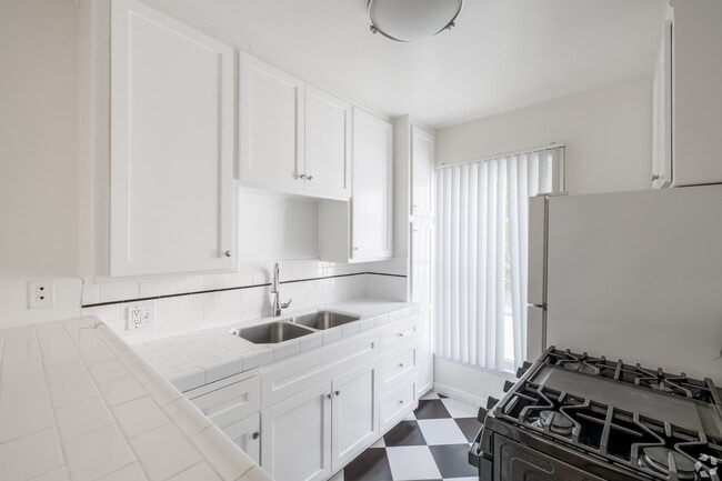kitchen 2 - Loma Linda Apartments