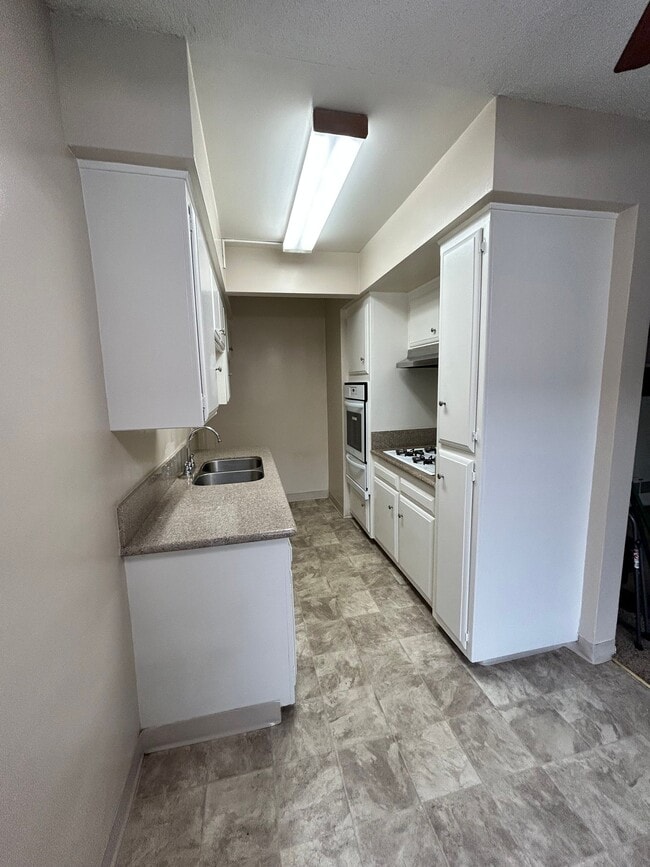 Photo - 260 N Oak Ave Unit 3