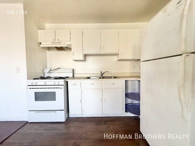 Building Photo - 235 S Mariposa Ave Unit 307