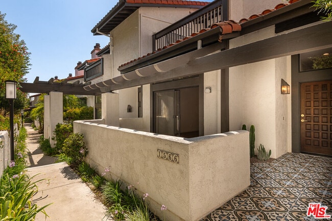 Photo - 1566 Michael Ln