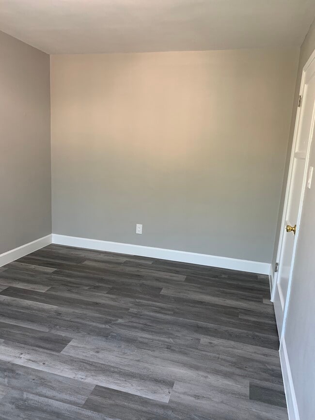 Bedroom - 1483 1/2 Allison Ave