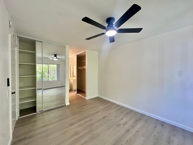 Photo - Indulge in coastal living in this beautiful 2bd 1ba Condo located in La Jolla area close to UCSD!