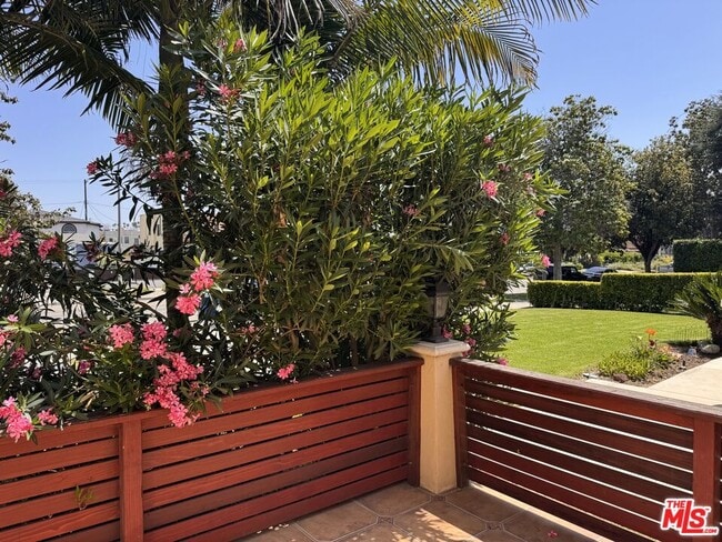 Photo - 1325 S Rimpau Blvd