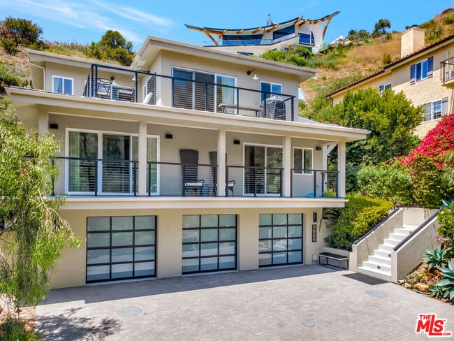 Photo - 3859 Rambla Pacifico St