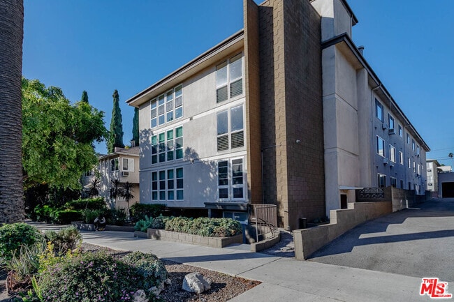 Building Photo - 1833 Normandie Ave Unit 203 Rental