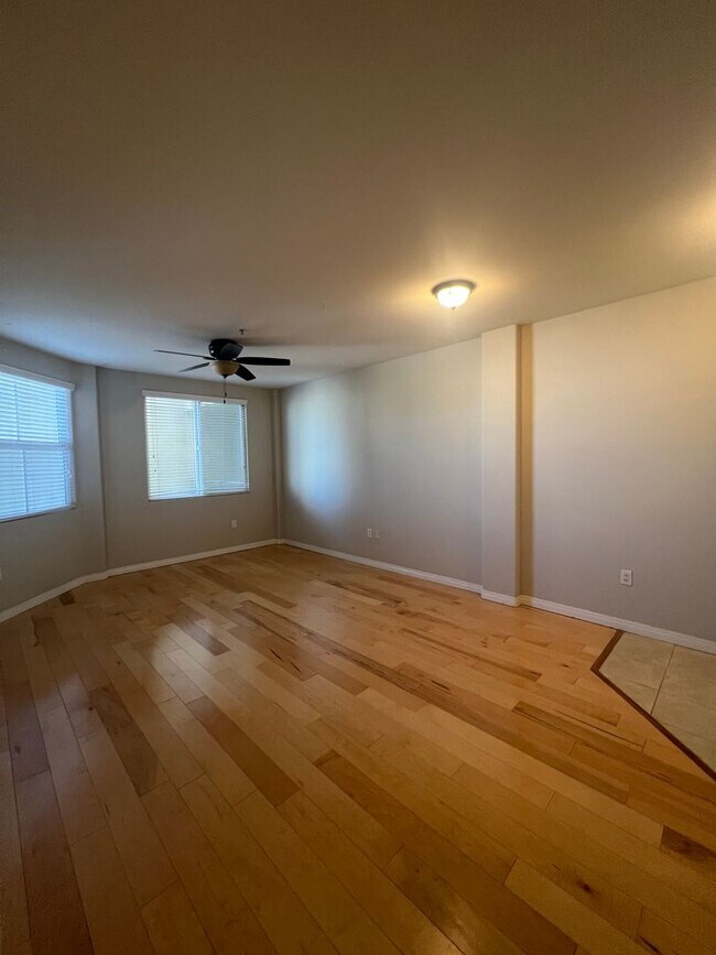 Photo - *** MOVE IN SPECIAL 1/2 OFF FIRST MONTH'S RENT *** 1 Bed Unit in Little Italy - Porto Siena - Par... Unit 312