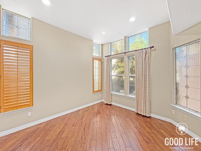 Photo - Spacious Torrey View Home with Flexible Floorplan in Gated Community