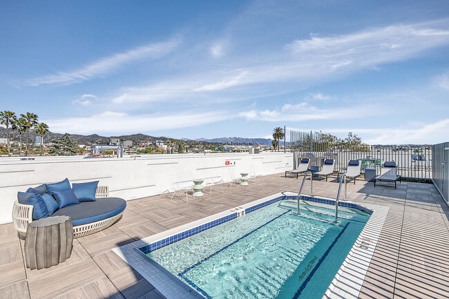 Photo - Empire at Larchmont