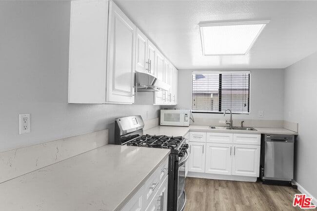 Photo - 620 W Hyde Park Blvd Unit 209