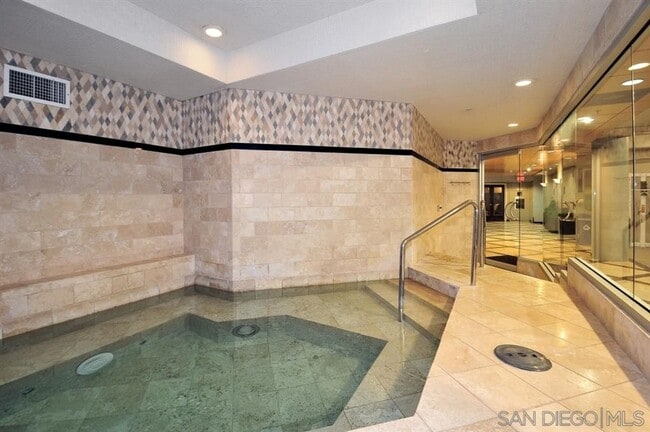 Photo - 2 bedroom downtown, 2 bath and 2 parking s...