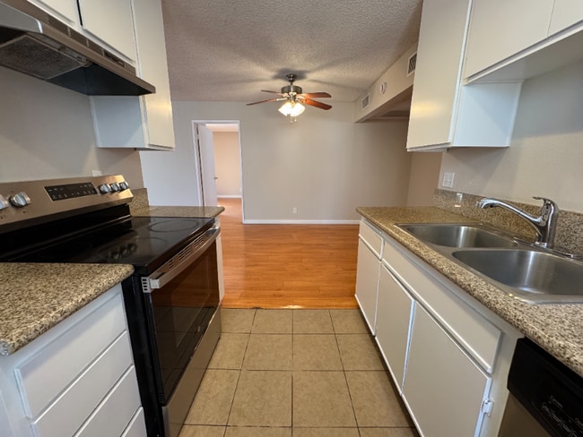 Photo - 626 E Verdugo Ave Unit R