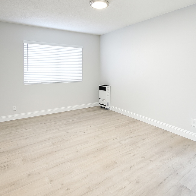 Building Photo - 1333 E 47th St Unit 1335