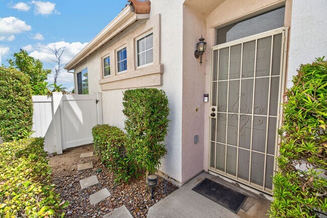 Building Photo - 8291 Gold Coast Dr Unit 6
