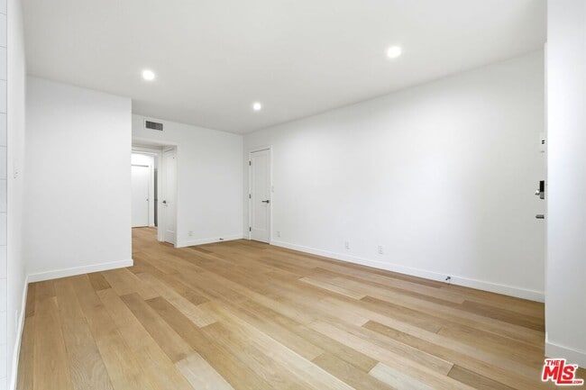 Photo - 612 Huntley Dr Unit 4