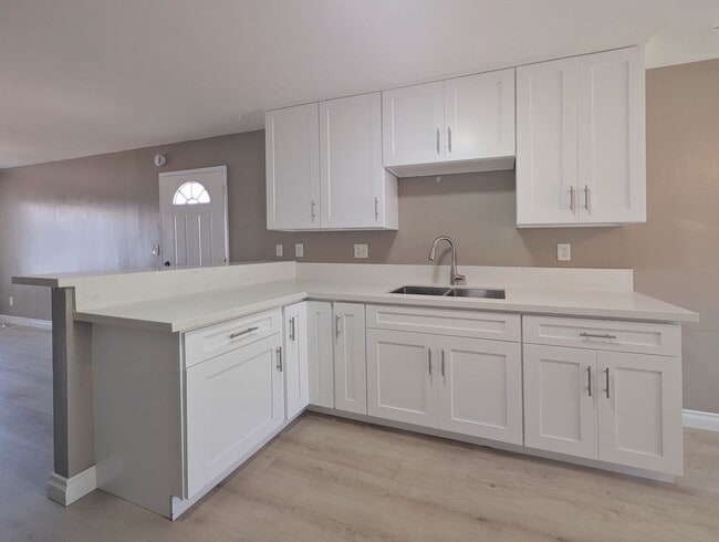Building Photo - 2604 Delaware St Unit Apt 4