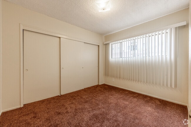 1BR, 1BA - 700SF - Bedroom - Crest View Apartments