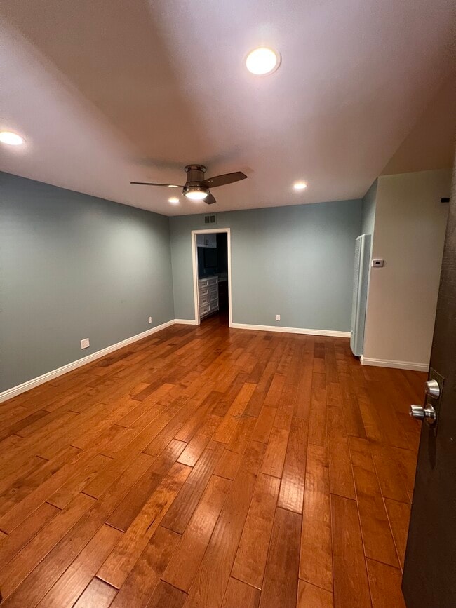 Living room - 2501 W Redondo Beach Blvd Unit 130