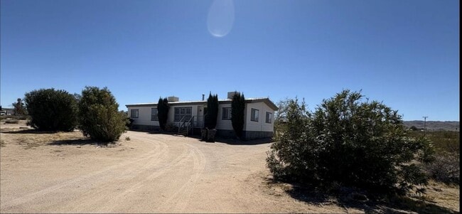 Beautiful fully remodeled 3 bedroom - Beautiful fully remodeled 3 bedroom House