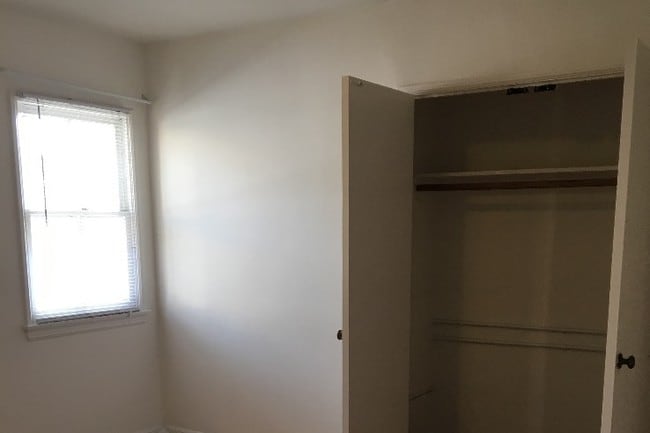 bedroom closet - 1851 N Mariposa Ave Unit 2