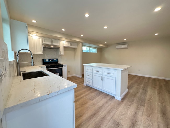 Building Photo - 9551 Cordero Ave