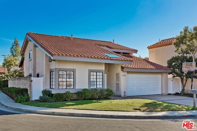 Photo - 10754 Garland Dr