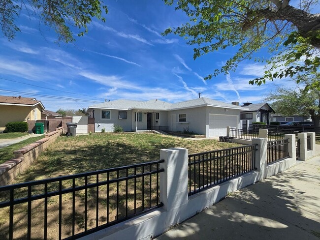 Photo - 1415 Boyden Ave