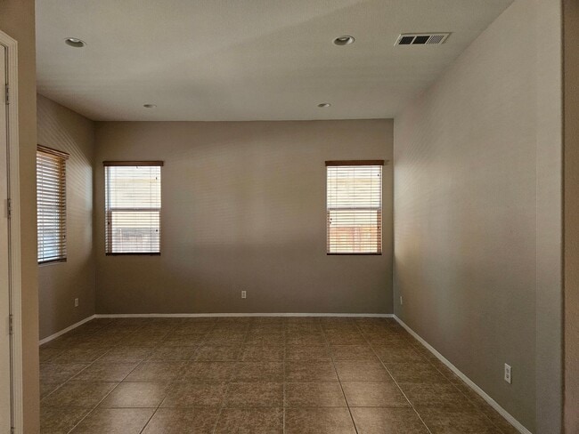 Photo - 5 BEDROOM OAK HILLS / HESPERIA HOME
