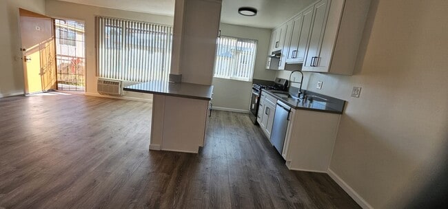 Photo - 5430 Corteen Pl Unit 42
