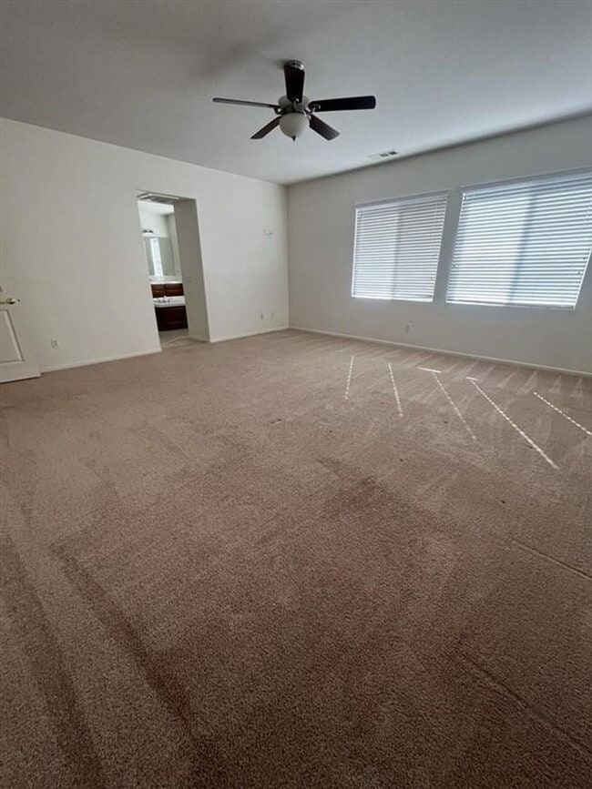 Photo - Beautiful 4 Bedroom Home!