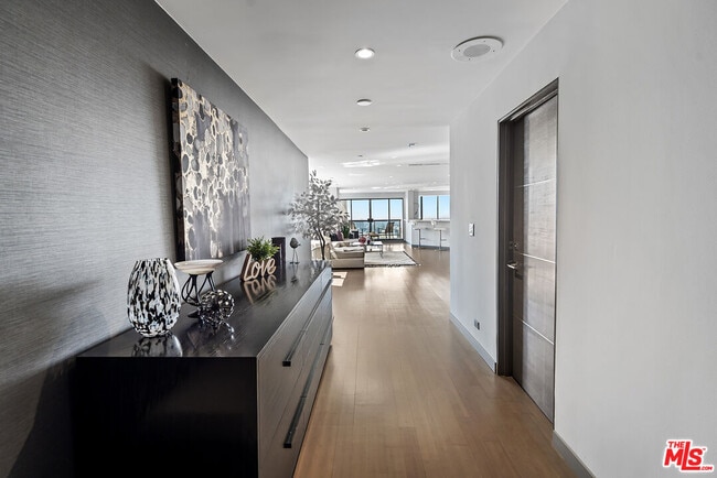 Photo - 10724 Wilshire Blvd Unit 909