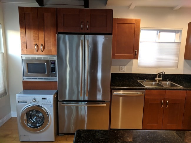 Building Photo - 141 Corona Ave Unit 3