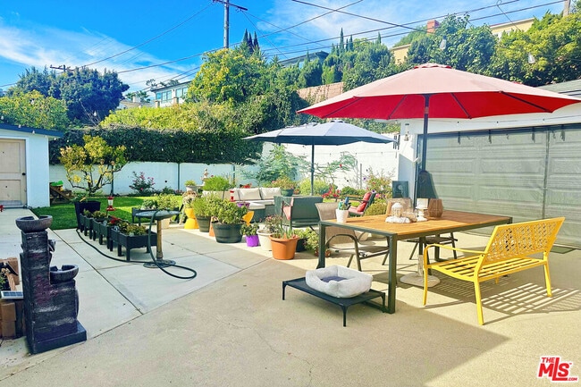 Photo - 5928 S La Brea Ave