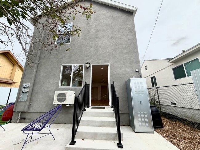 Photo - 384 Hargrave St