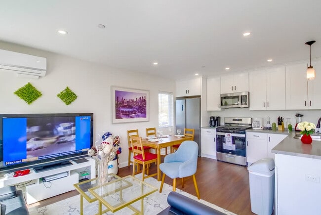 Building Photo - 116 E 22nd St Unit ID1465006P