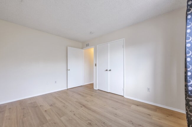 Photo - 515 W Gardena Blvd