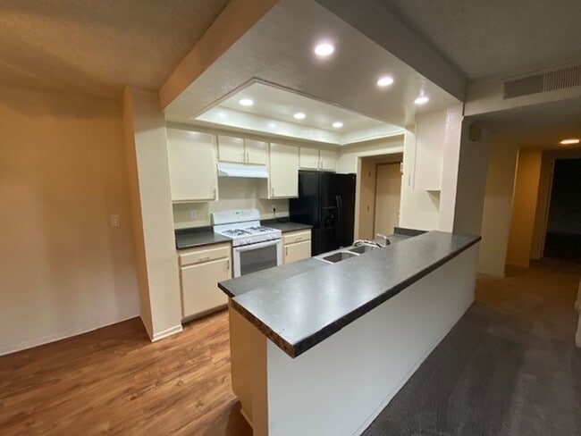 Photo - 12635 Main St