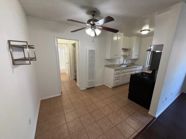 Photo - 1114 W 18th St Unit 1