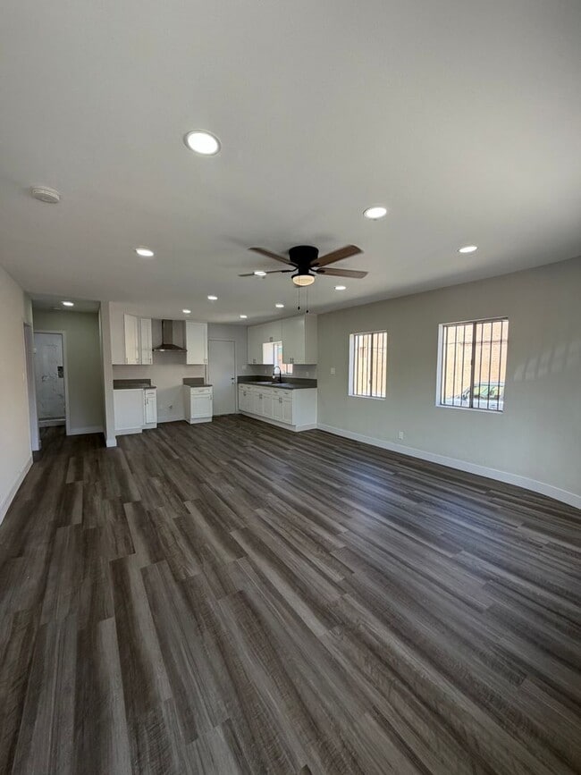 Photo - 601 W 94th St Unit 603 1/2