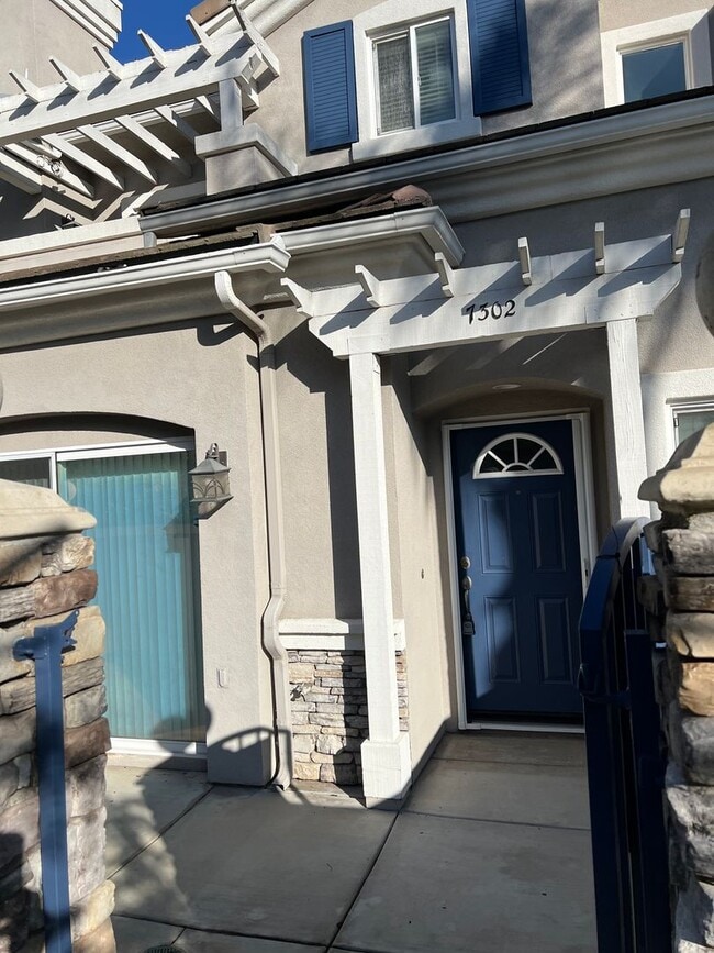 Photo - 3 bedroom 2-1/2 bath townhome close to beach