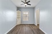 Photo - 2010 Pine Ave Unit 06