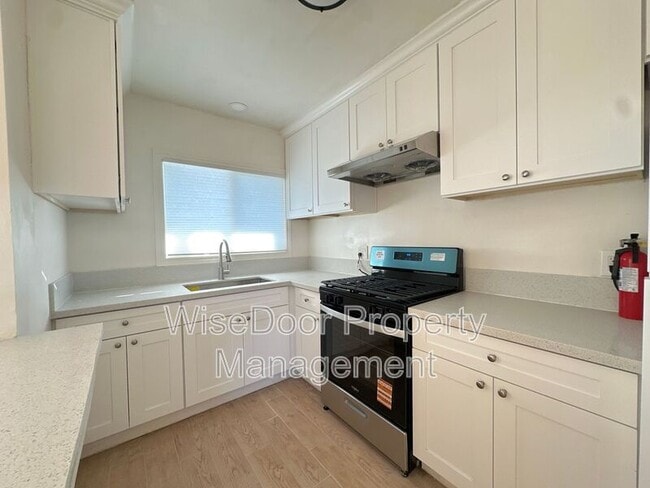 Building Photo - 5934 D Unit 5936 Cloverly Ave