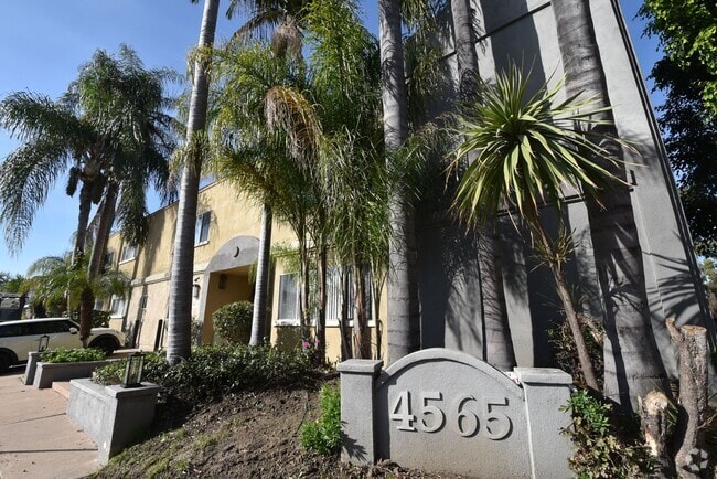 Building Photo - 4565 Hazeltine Ave Unit 208 Rental