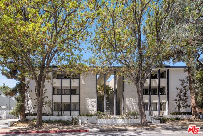 Building Photo - 211 S Wilson Ave Unit 105