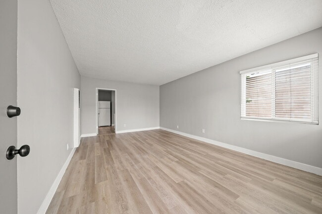 Photo - 835-845 Glenway Dr.