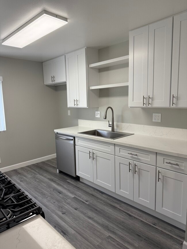 Building Photo - 21100 Pioneer Blvd Unit 21