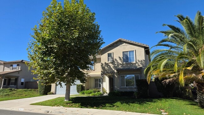 Building Photo - Available 5 bedroom, 3 bath house in Winch...