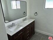 Photo - 366 E Hillsdale St