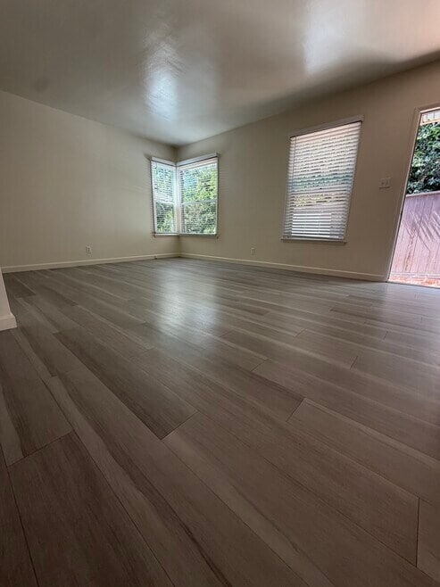 Building Photo - 733 Pier Ave